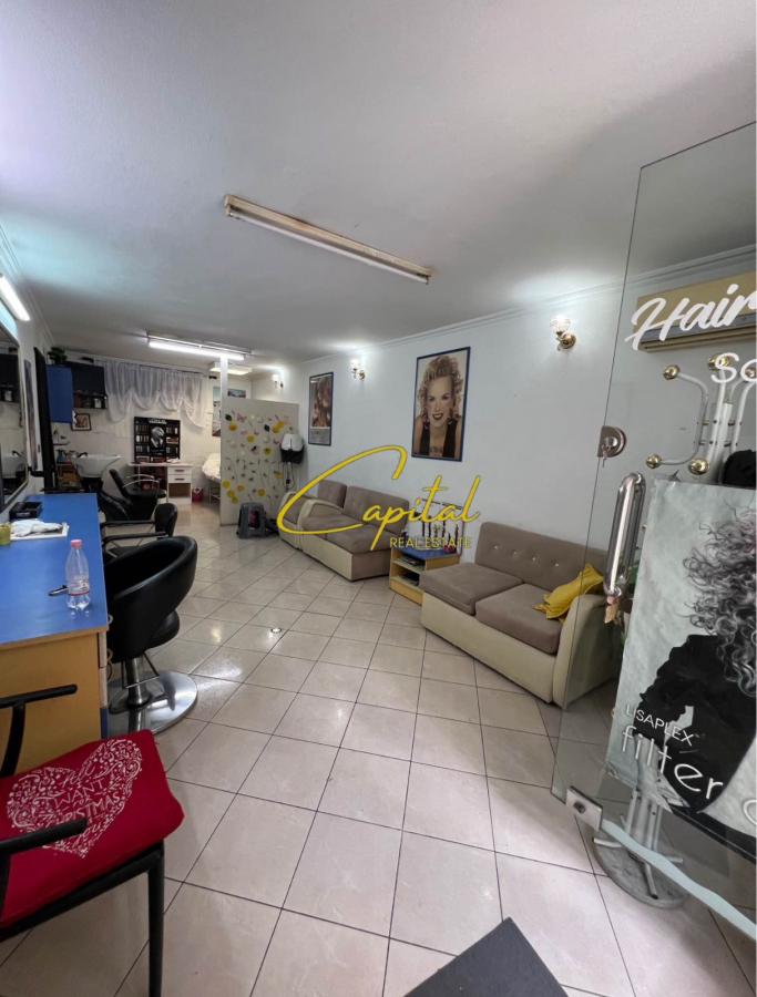 Dyqan me qira 40 m2 rruga e barrikadave 50.000 leke