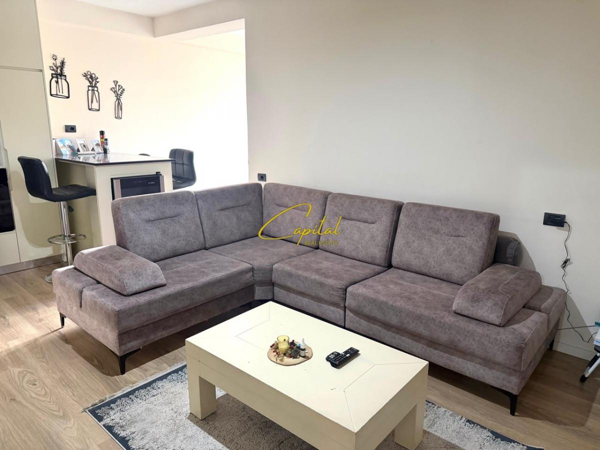 Apartament me qira 1+1 rruga e dibres 50.000 leke