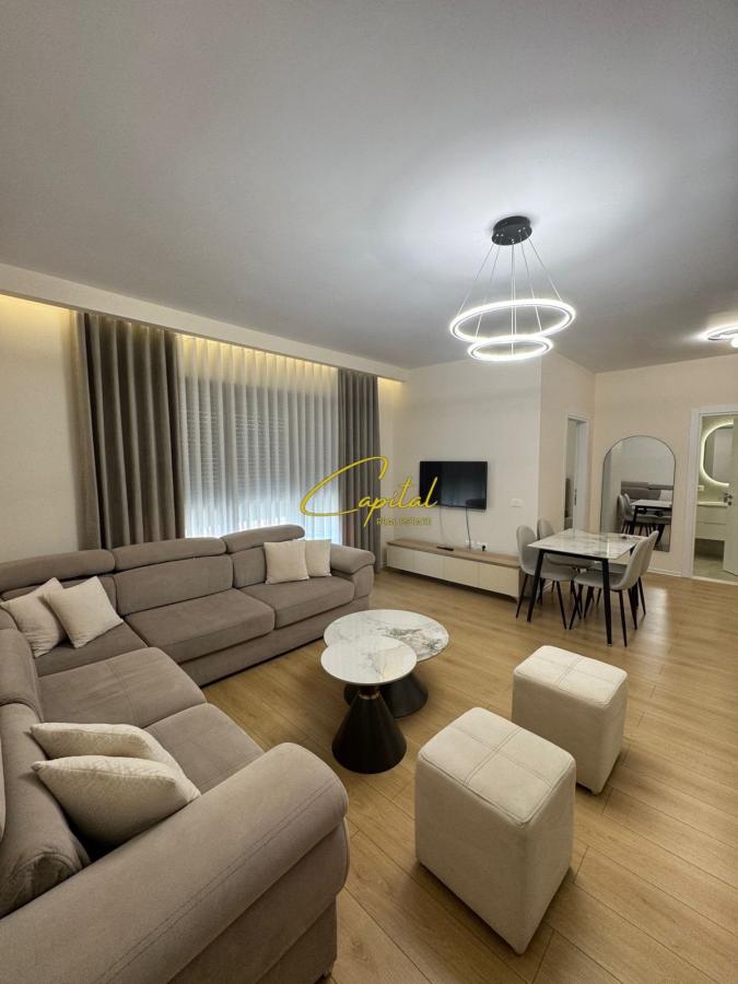 Apartament me qira 1+1 bulevardi i ri 700 euro