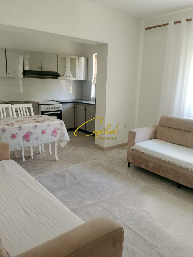 Apartament me qira 2+1 ish tregu elektrik 45.000 leke