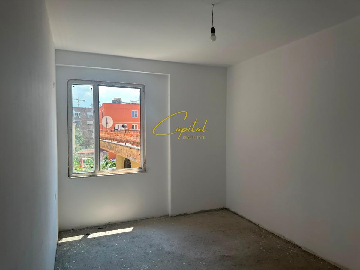 Shitet apartament 2+1+2 xhamlliku 190.000 euro