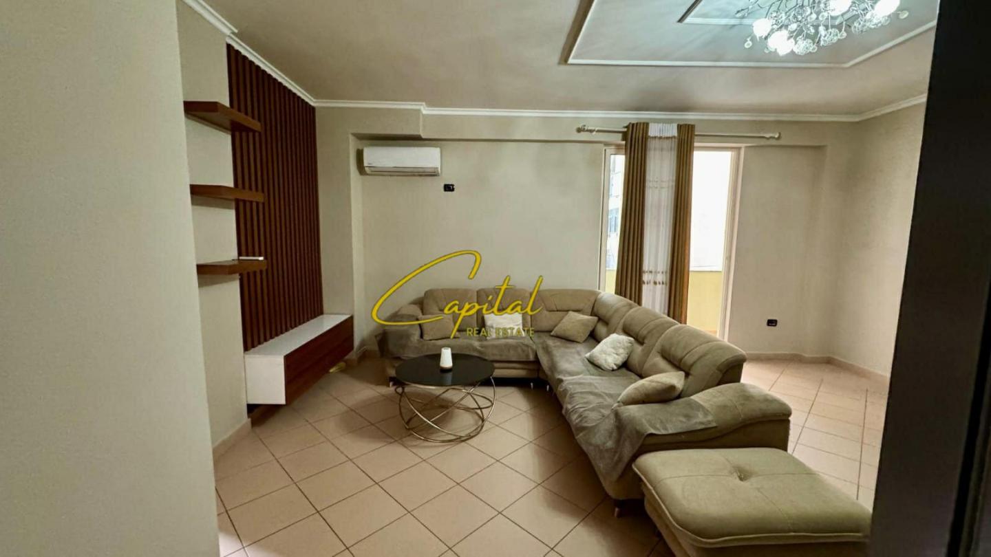 Apartament me qira 2+1 kodra e diellit 700 euro