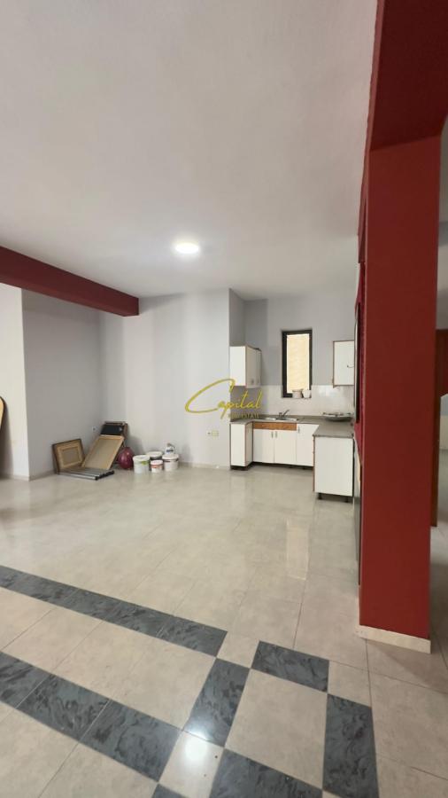 Ambient biznesi me qira 120 m2 qender 950 euro