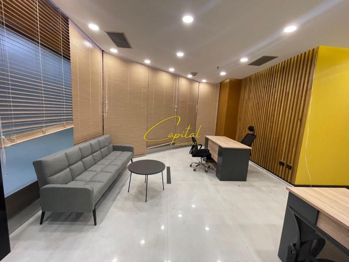 Zyre me qira 36 m2 galeria etc 750 euro