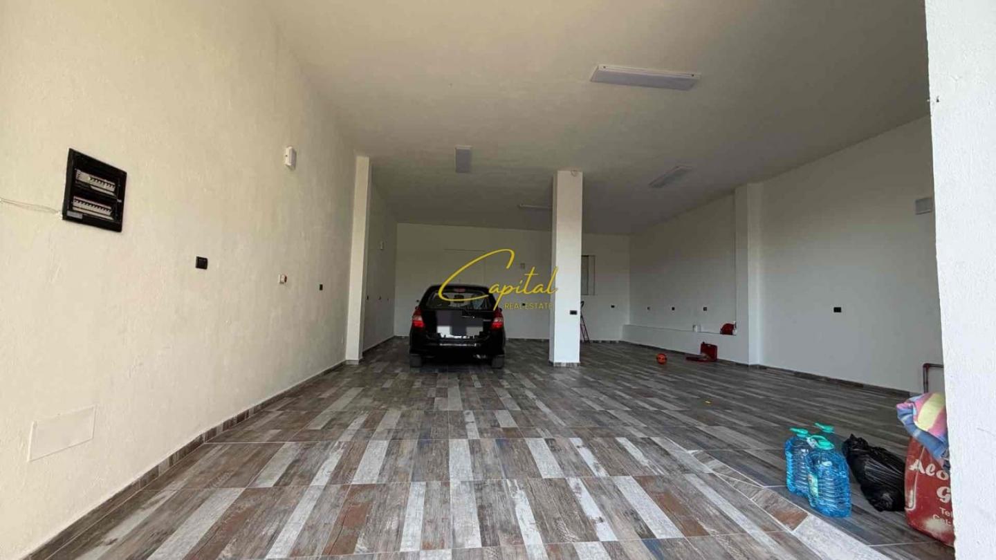 Magazine me qira 118 m2 kodra e priftit 50.000 leke