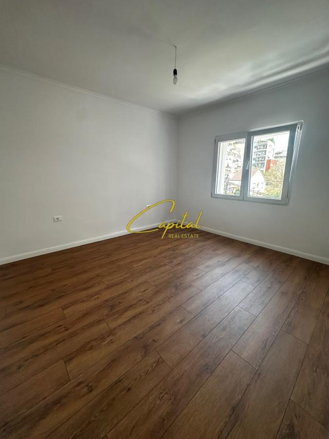Shitet apartament 1+1 pazari i ri 16.000.000 leke