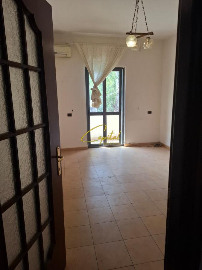Shitet apartament 4+1+2 rruga e kavajes 245.000 euro