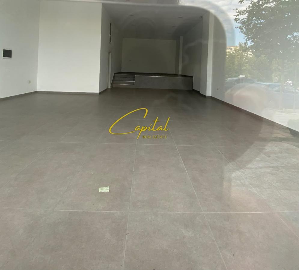 Dyqan me qira 100 m2 blv bajram curri 2000 euro