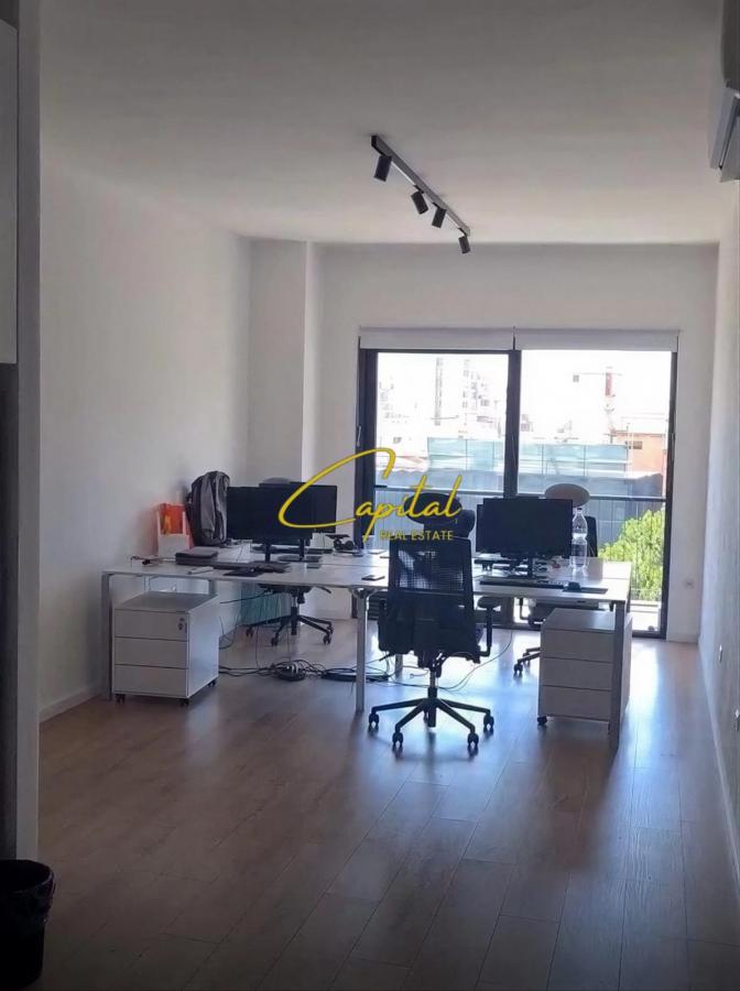Zyre me qira 100 m2 rruga e barrikadave 90.000 leke