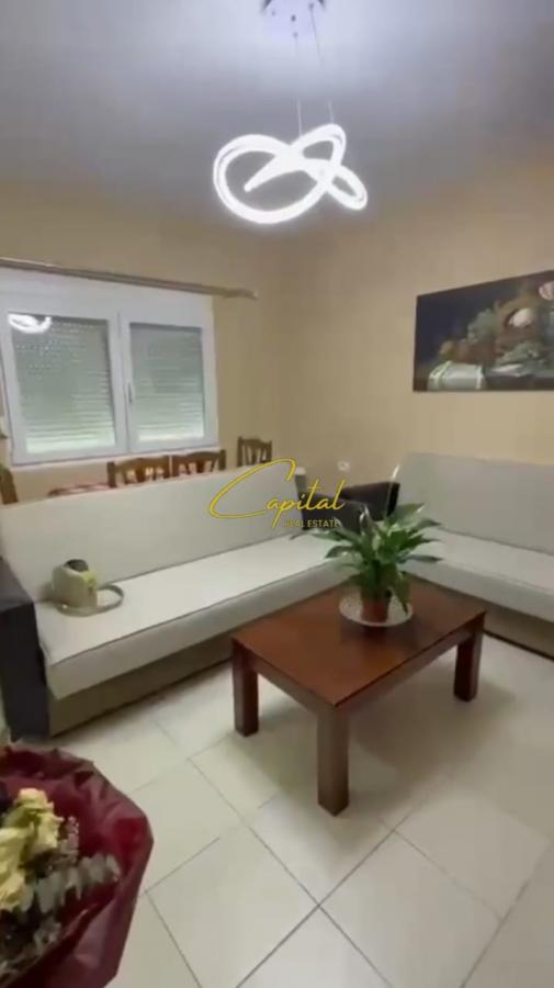 Shitet apartament 1+1 ish stacioni trenit 9.300.000 leke