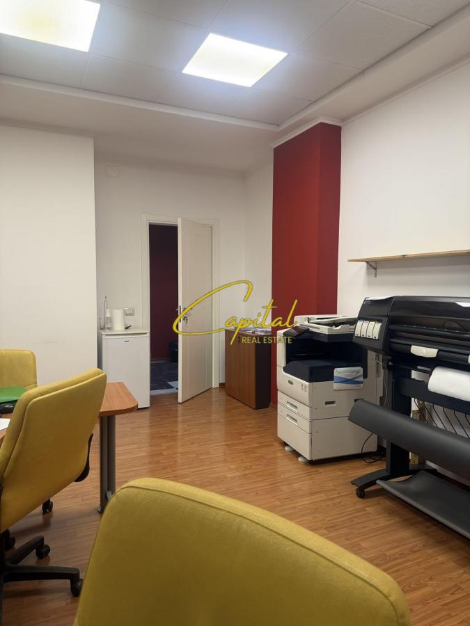 Ambient biznesi me qira 60 m2 rruga e elbasanit 1.200 euro