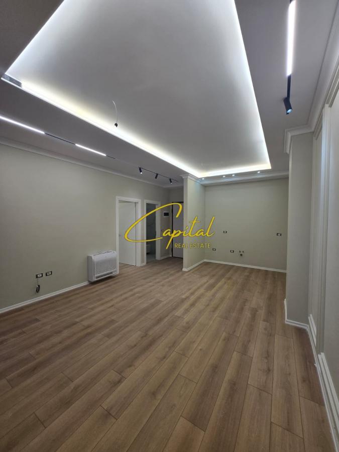 Zyre me qira 67 m2 komuna  e parisit 600 euro