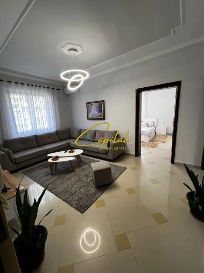 Apartament me qira 1+1 shkolla e baletit 700 euro