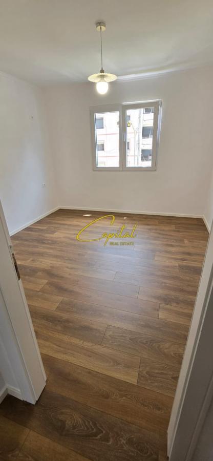 Shitet apartament 1+1 ish parku 140.000 euro