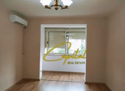 Zyre me qira 50 m2 21 dhjetori 550 euro