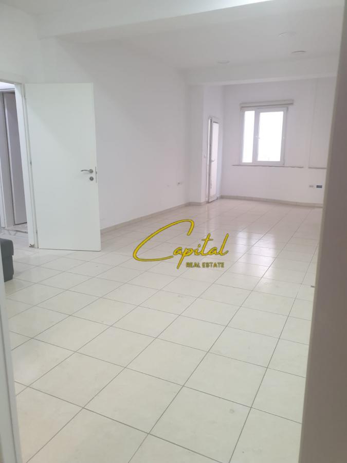 Zyre me qira 70 m2 rruga e kavajes 85.000 leke