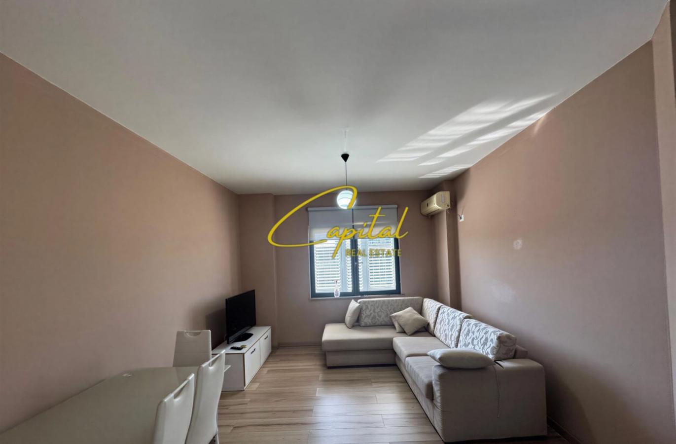 Apartament me qira 1+1 ish stacioni trenit 50.000 leke