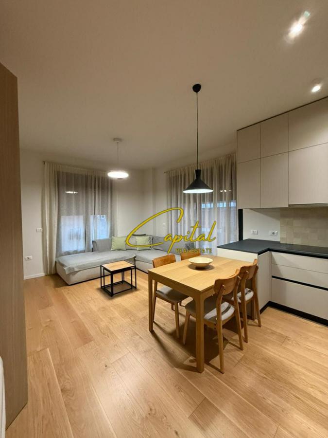 Apartament me qira 2+1 rruga e kosovareve 1.300 euro