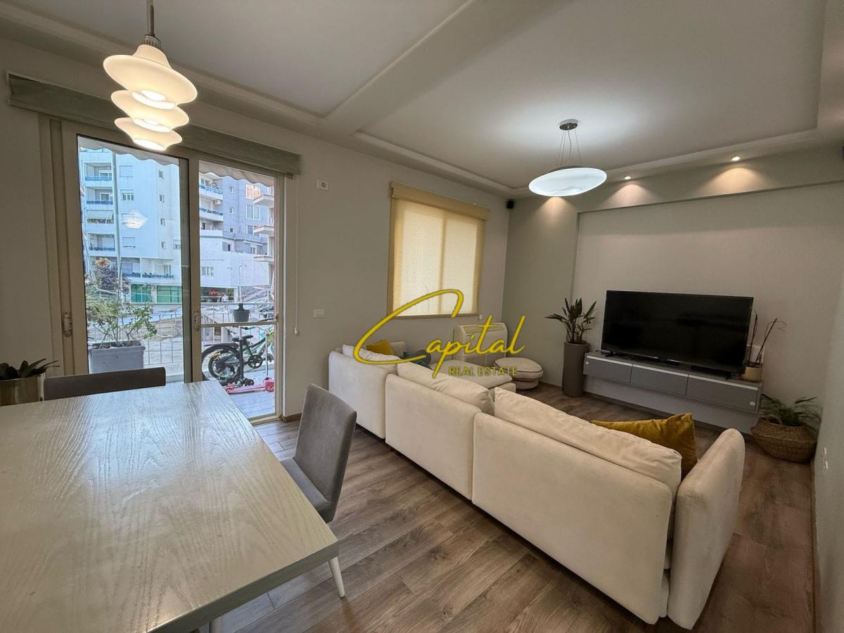 Apartament me qira 2+1 kopshti zoologjik 65.000 leke