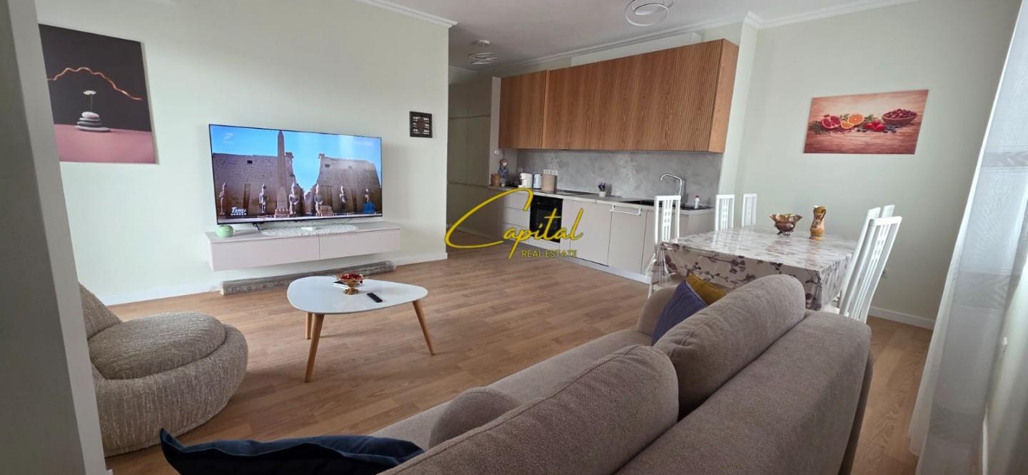 Apartament me qira 2+1 pazari i ri 90.000 leke