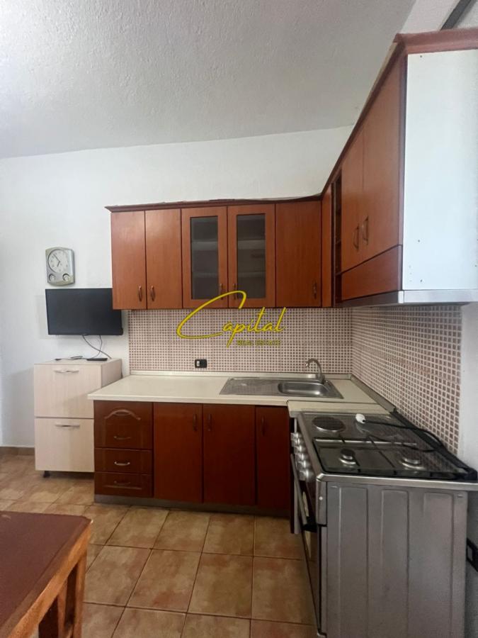 Apartament me qira 1+1 ish stacioni trenit 40.000 leke