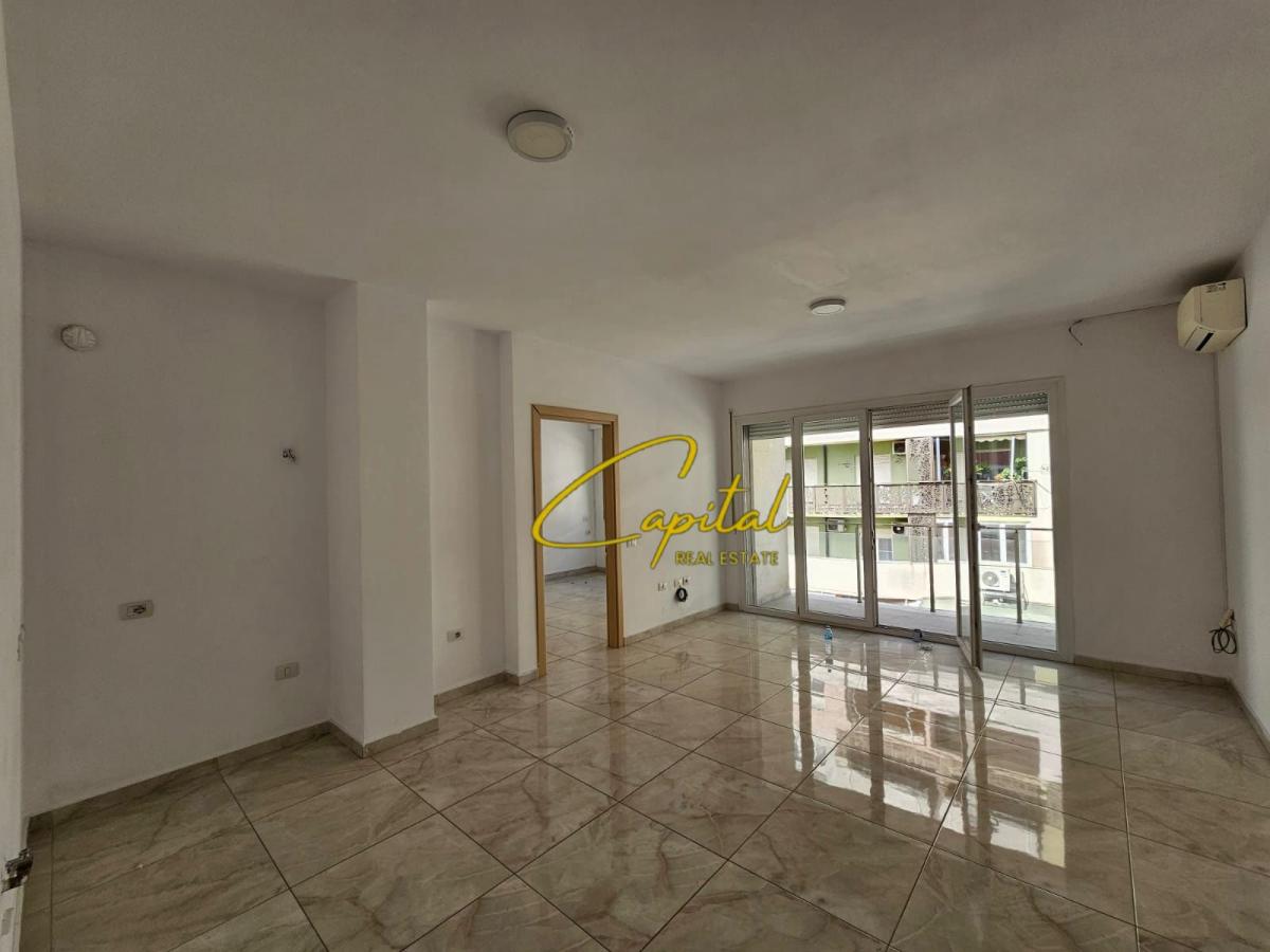 Ambient biznesi me qira 63 m2 zogu i zi 55.000 leke