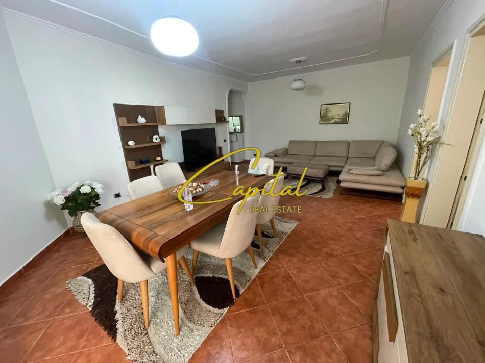 Apartament me qira 2+1 komuna e parisit 700 euro