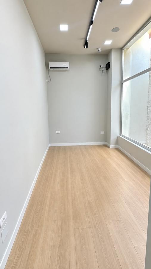 Dyqan e qira 24 m2 rruga e barrikadave 65.000 leke