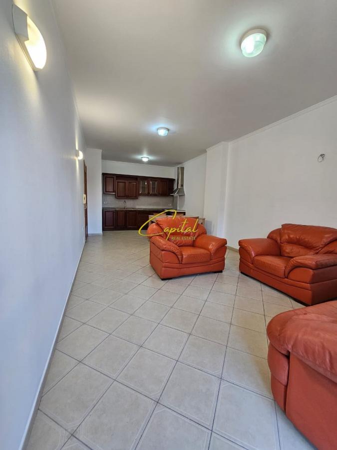 Shitet apartament 1+1 rruga e kavajes 192.000 euro