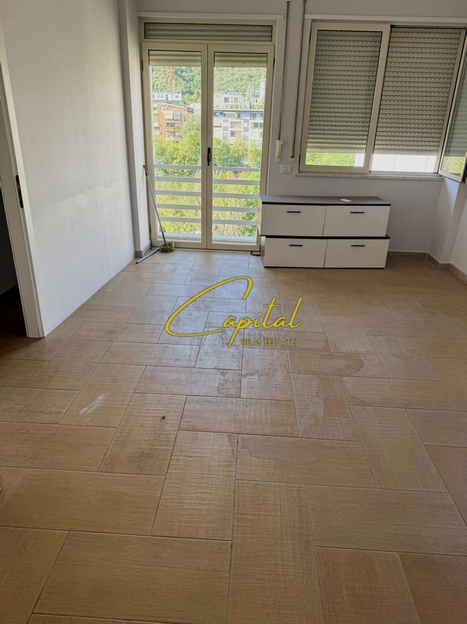 Apartament me qira 3+1 liqeni i thate 60.000 leke