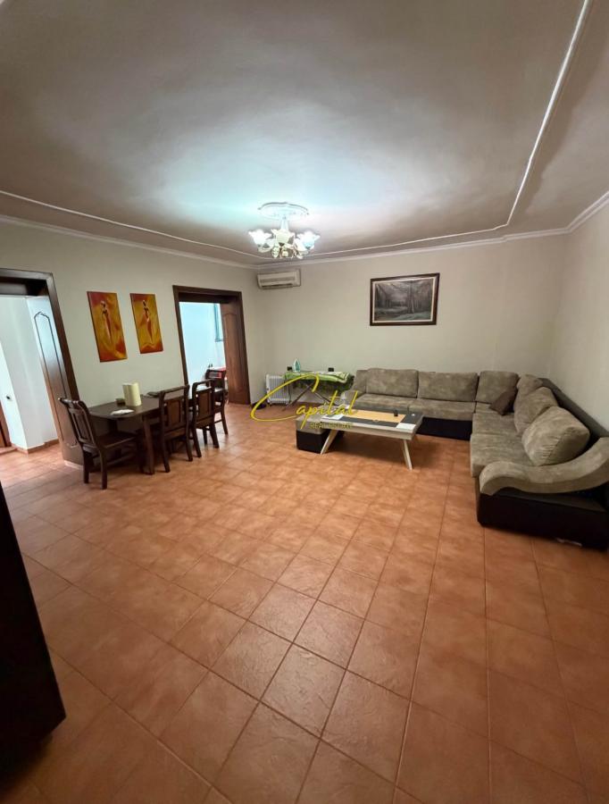 Apartament me qita 3+1 zogu i zi 100.000 leke