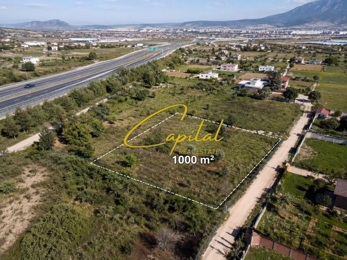 Shitet truall 100 m2 qendra tregtare teg 270.000 euro