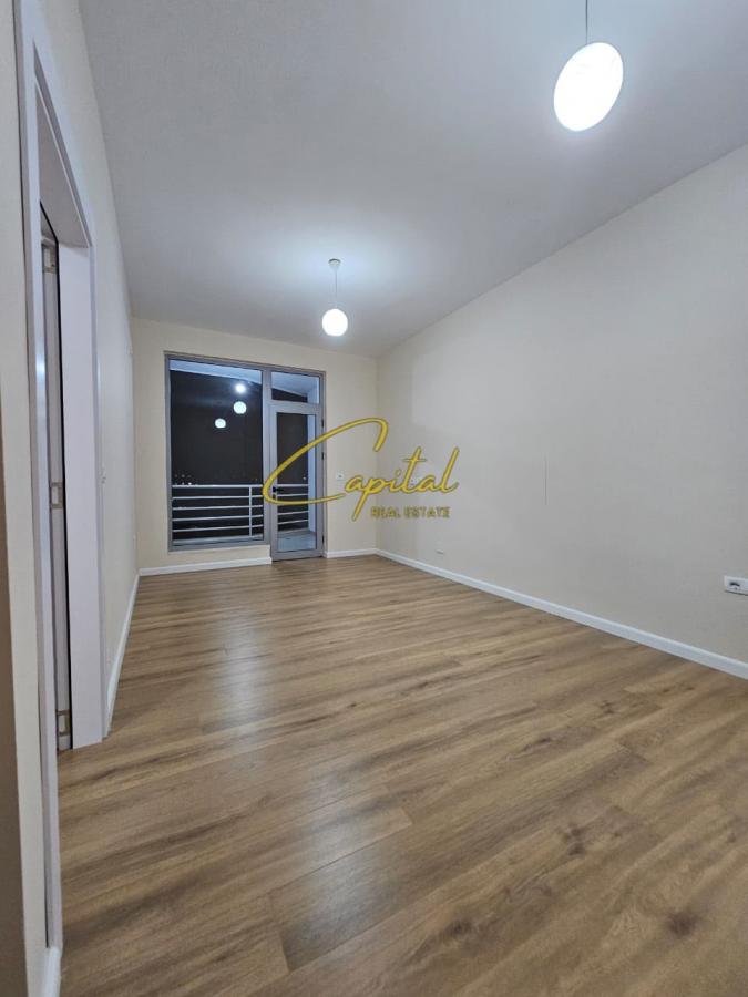 Shitet apartament 1+1 rruga e kavajes 170.000 euro