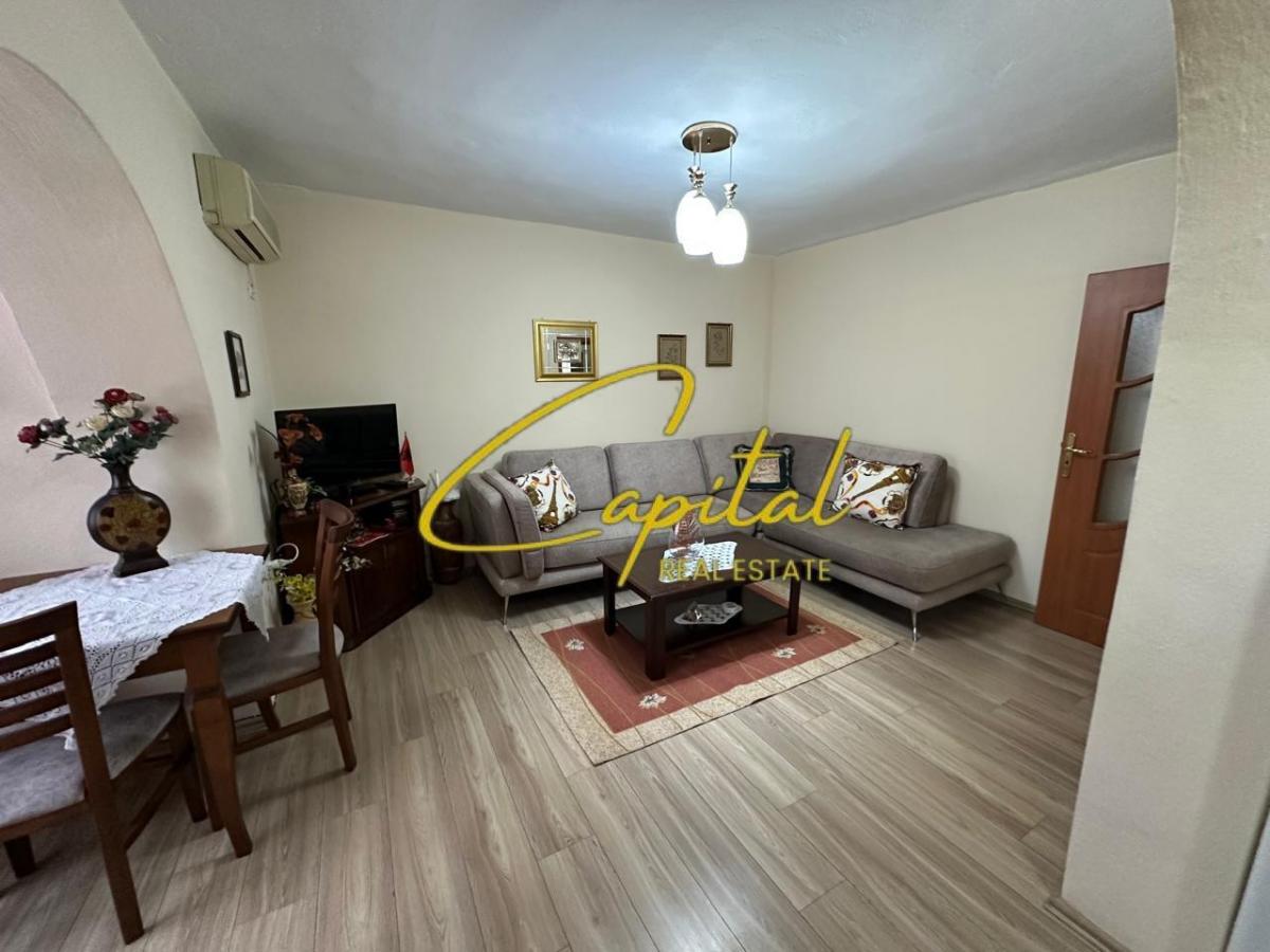 Shitet apartament 1+1 rruga e elbasanit 14.300.000 leke