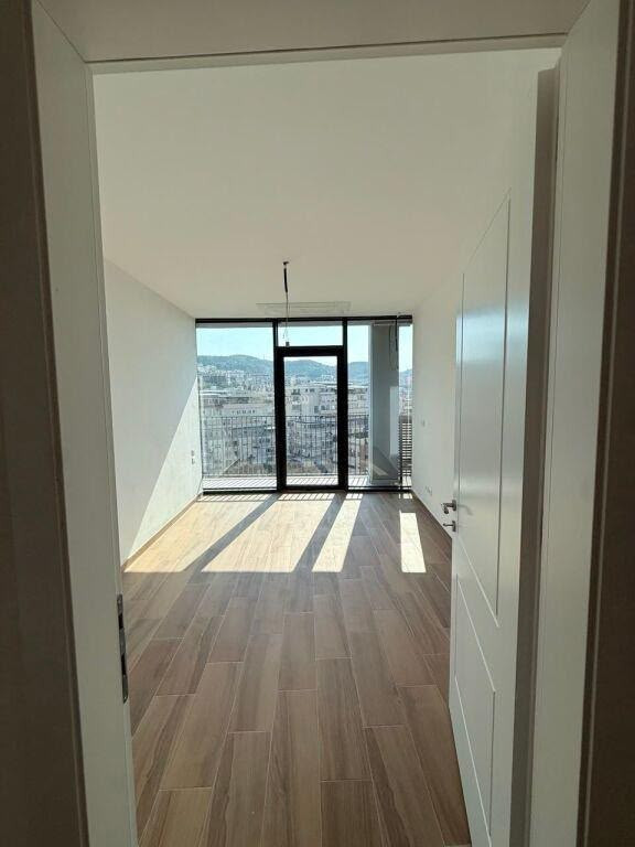 Zyre me qira 127 m2 lake view residence 1.700 euro