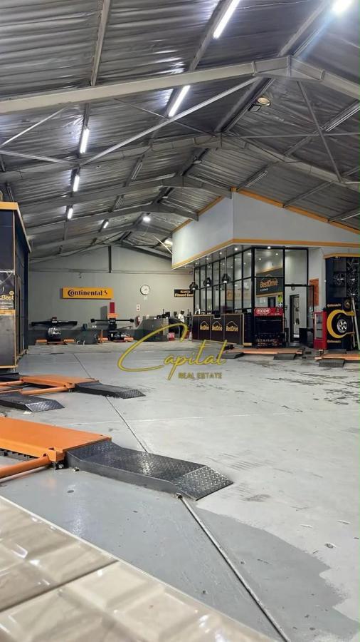 Ambient biznesi me qira 125 m2 zogu i zi 150.000 leke