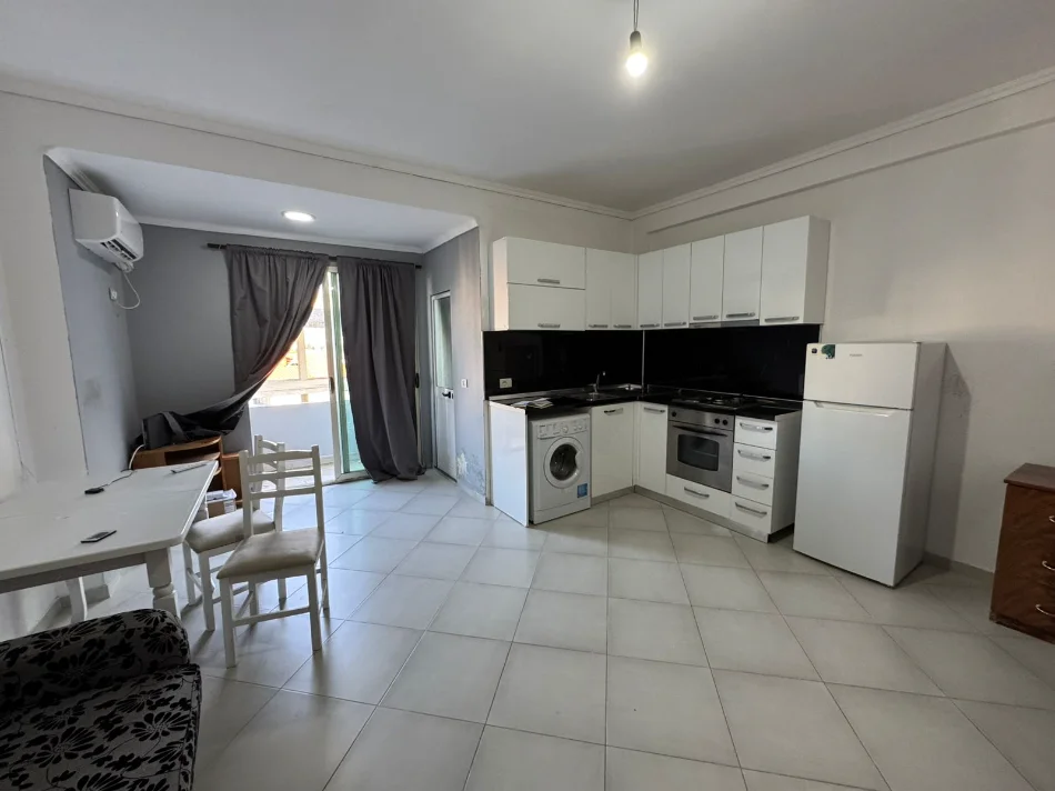 Apartament  1+1   350 €   (vilat amerikane)