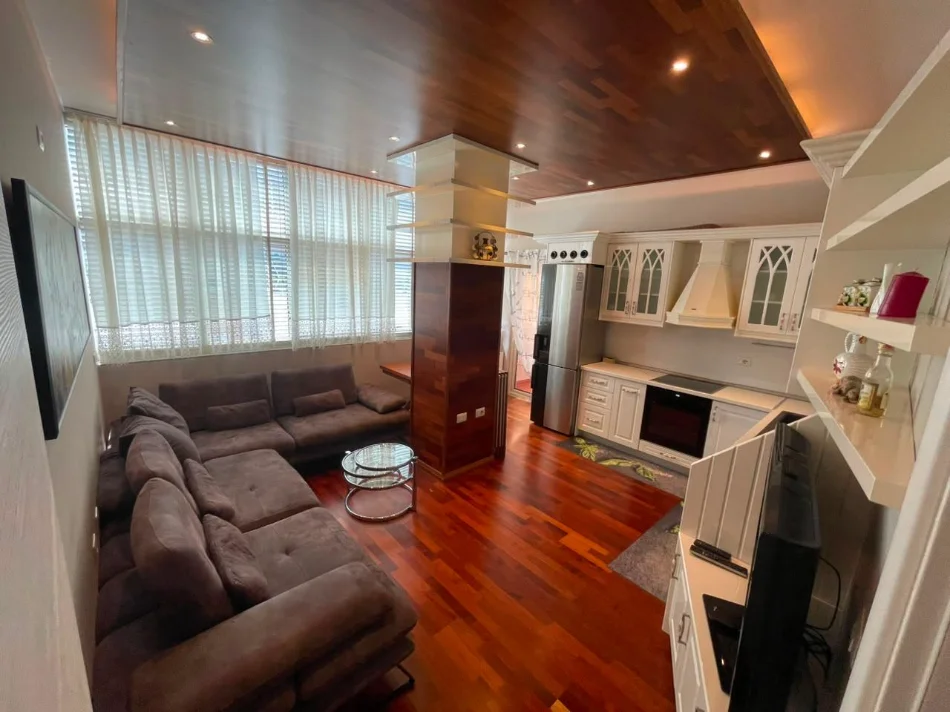 APARTAMENT 1+1 ME QIRA TE  PAZARI I RI  70.000 leke