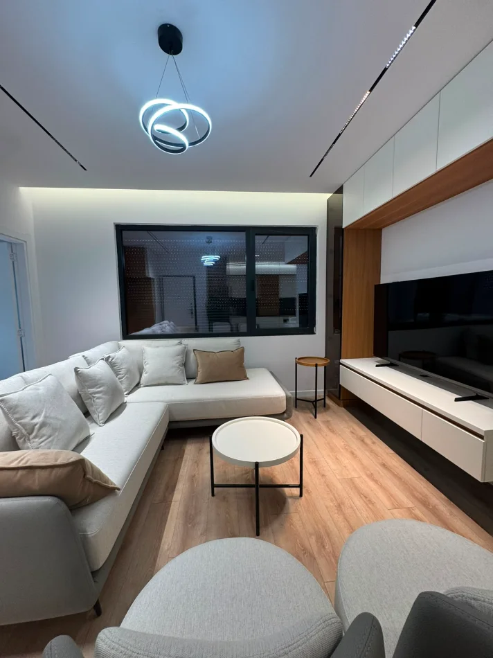 Apartament 2+1+parkim me qira  1.000 € rr.elbasanit , rezidenca xheluks