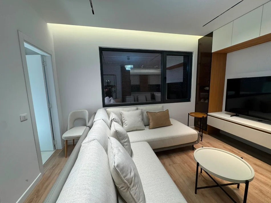 Apartament  2+1+post parkimi   270.000 €    (rruga elbasanit)