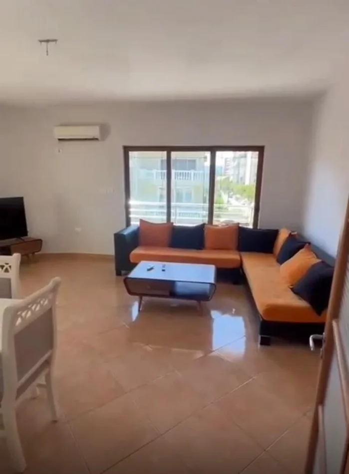 Apartament 3+1+2 +parkim me qira   (ish parku) 90.000 leke