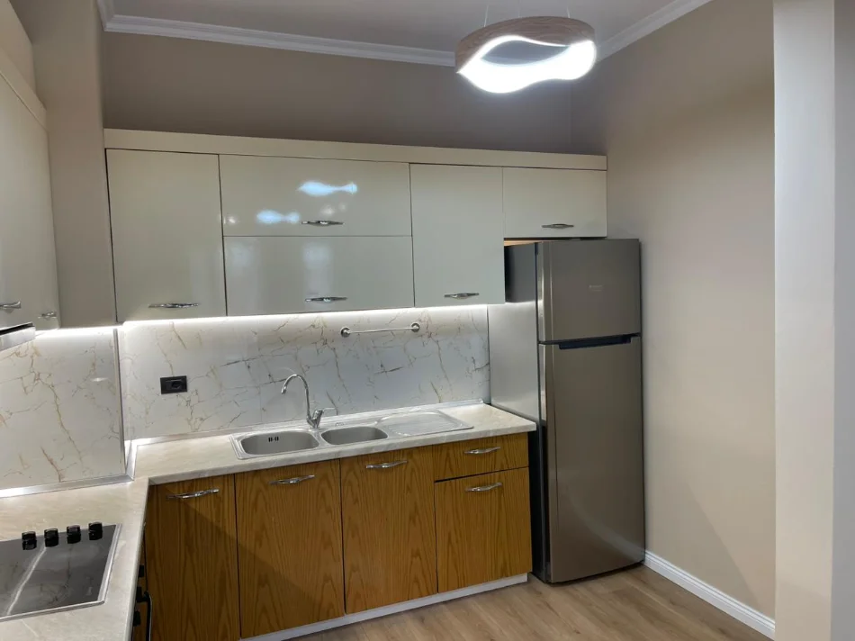 Apartament 1+1 me qira tek Rruga e Kosovareve 🏡