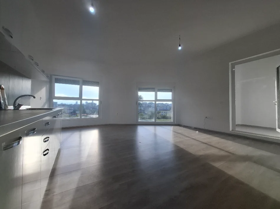 Apartament 2+1+2+Ballkon Per Qera - 105 m² 320 € (ALI DEMI))