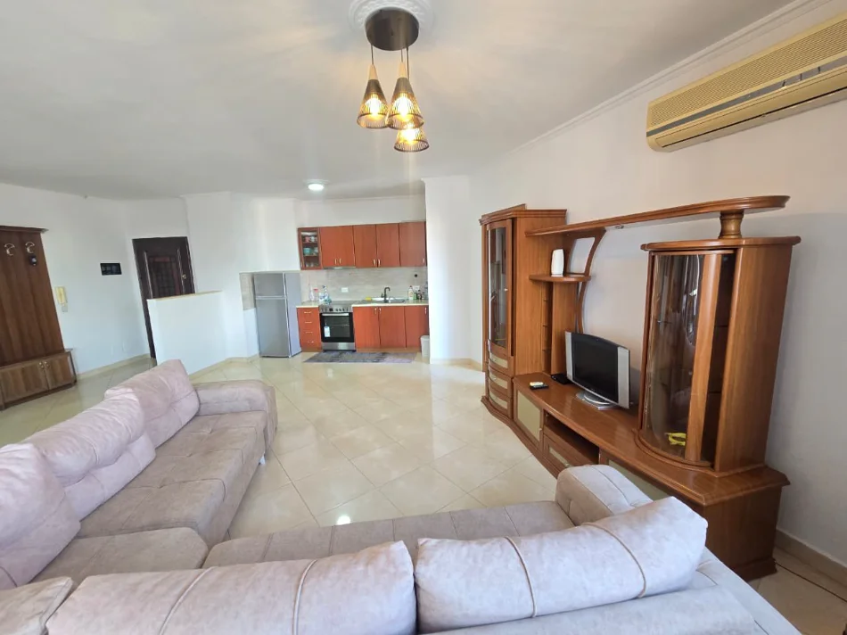 Apartament 2+1 me qira në Rrugën e Barrikadave