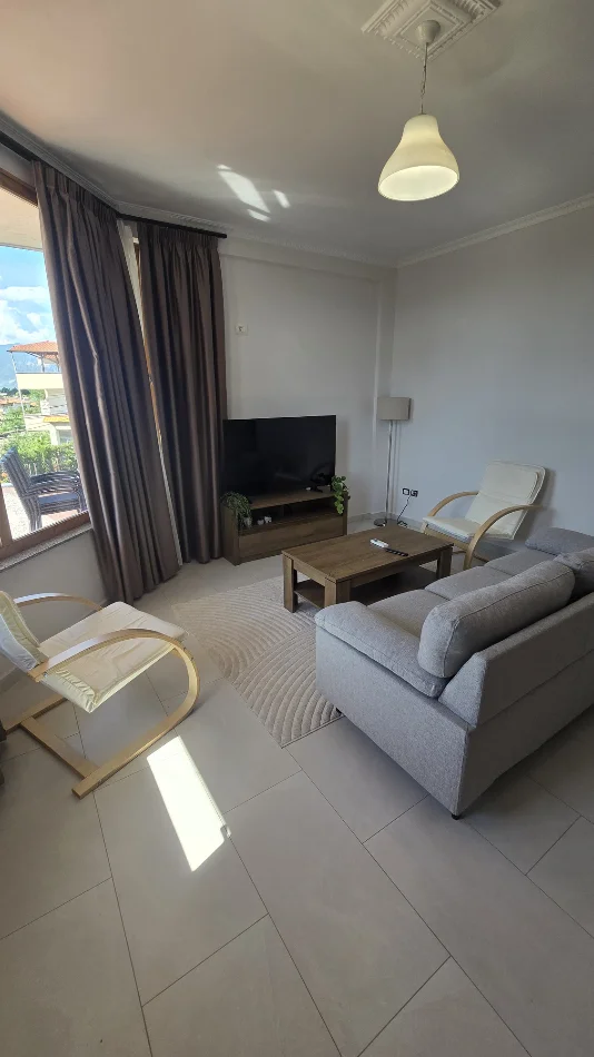 Apartament 3+1 me 2 tualete/ Vilat Gjermane/Alidem- 700lek