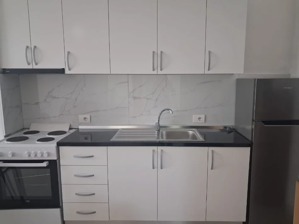 Apartment modern 1+1 Tirane, kompleksi Gjelber Tek 5 Maj. Jepet me qera apartament 1+1+Ballkon Kati 6, 58 m² 450 €