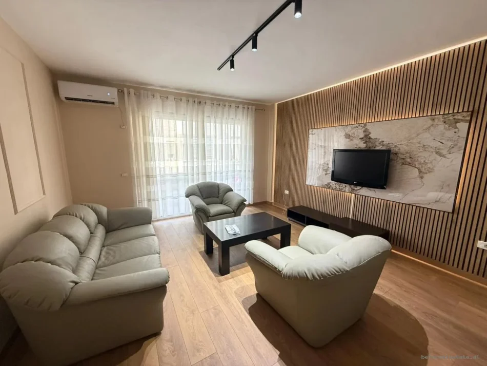 [B2101892] Tirane, jepet me qera apartament 1+1+Ballkon Kati 3, 85 m² 700 €