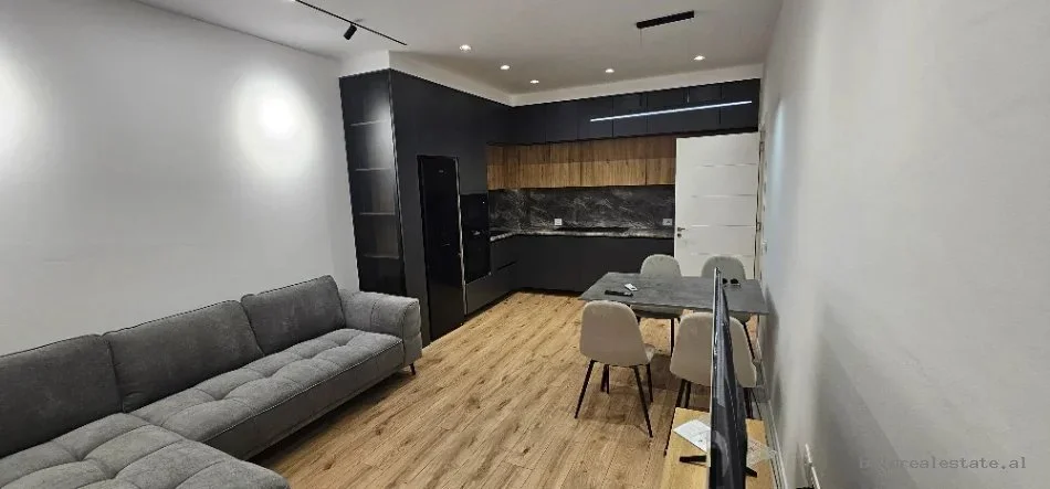 [B2202089] Tirane, jepet me qera apartament 2+1+Ballkon Kati 5, 88 m² 650 €