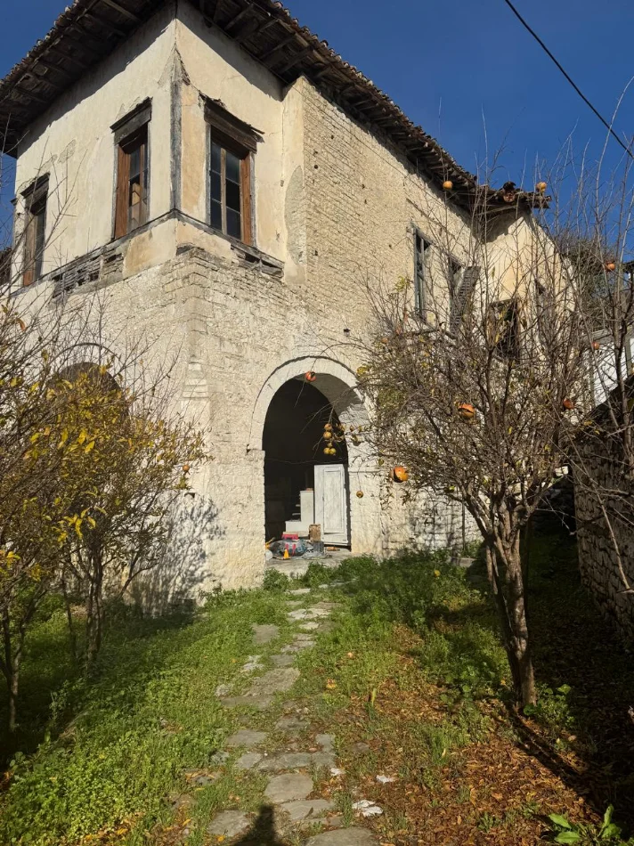 Berat, shitet Vile 2 Katshe Kati 2, 440 m² 300.000 € (Rr. Petrit Lulo (mbrapa muzeut) ose Conad-it (ish-Markata))