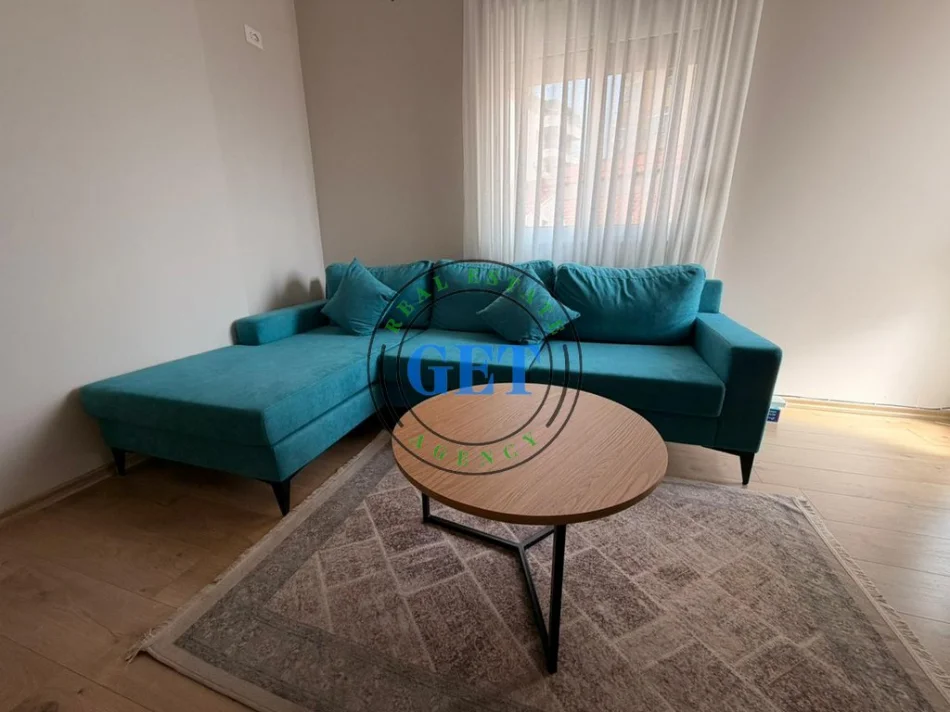 Durres, jepet me qera apartament 2+1 , 80 m² 550 € (Qender)